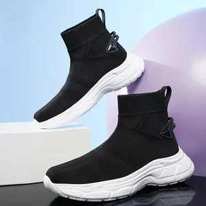 Chaussures décontractées 2024 Couples Chaussettes Sports Fashion Breathbale Black Trainers Hommes Walking Walking Sneakers High Top Women's Gym