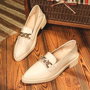 Casual Schoenen 2024 Delicate Puntschoen Keten Loafers Vrouwen Kleine Lederen Oxfords Dames Slip Op Kantoor Jurk Mocassins Femme Sneakers