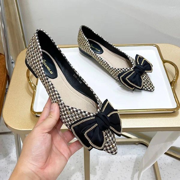 Zapatos casuales 2024 Elegante mujer cuadrada Fashion Fashion Black Bowknot Flats Barefoot Houndstooth Metal Mary Jane Femenino