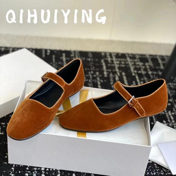 Chaussures décontractées 2024 EST HABINE RETRO VELVET VELVET STRAP STRAP Round-Toe Flats Chocolate Color Mary Janes Loafers robe Botas Mujer