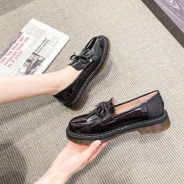 Chaussures décontractées 2024 MANIQUES DE MASSE FEMMES LA TAILLE FEMMES FLAT PLATEL SEULLE AUTOMME Japonais JK Small Leather Dames