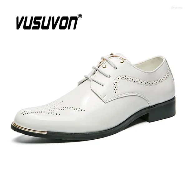 Chaussures décontractées 2024 Taille de la mode 38-44 Fait à la main Hommes Derby Cuir Verni Brogue Robe Classique Business Formelle Appartements pour garçons