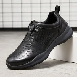 Chaussures décontractées 2024 pour les hommes pour hommes en cuir confortable Bonne qualité Walking Man Sneakers de laçage