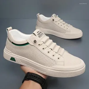 Casual schoenen 2024 voor mannen echte lederen straattrend platte skateboard zomer ademende koe sneaker