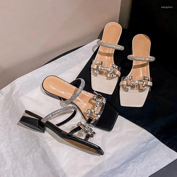 Chaussures décontractées 2024 pour les femmes belles sandales Summer Girl Luxury Luxury Sclunes modernes Slippers Ladies Talons