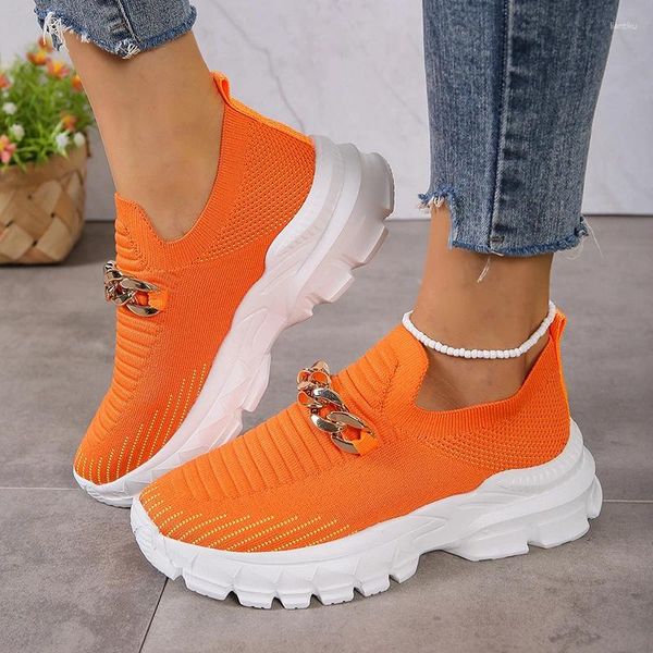 Chaussures décontractées 2024 pour les femmes Slip-On Women's Vulcanize Fashion Metal Decoration Round Head Mesh Sneakers