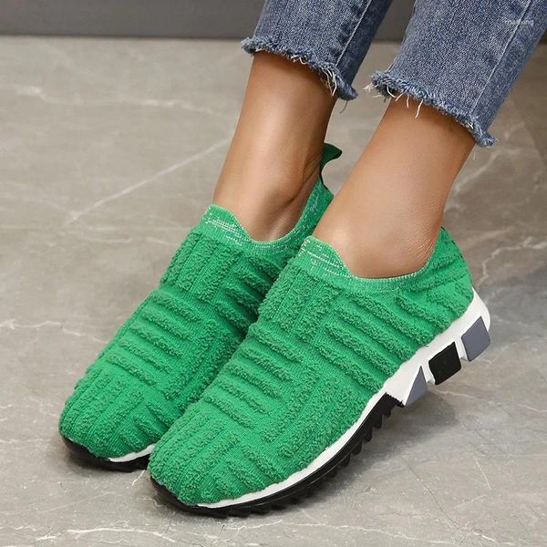 Chaussures décontractées 2024 Green Women Plus taille baskets plates mode respirant confortable Slip on Flats Designer Dames Locs