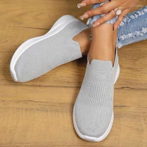 Chaussures décontractées 2024 Haute qualité pour femmes printemps et automne Vulcanize Vulcanize Brewable Net Tissue Round Toe Sport