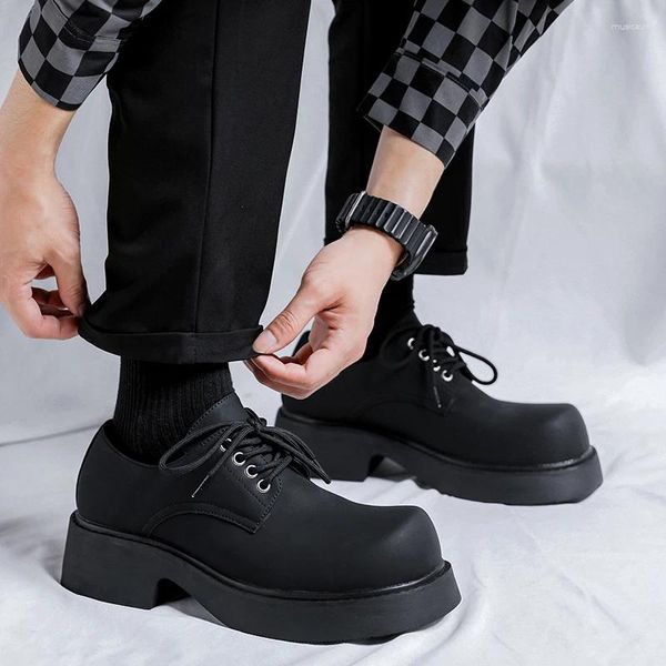 Chaussures décontractées 2024 Japon Korean Streetwear Fashion Square Toe Boots Boots mâle Punk Gothic Gothic Outdoor Leather Motorcycle