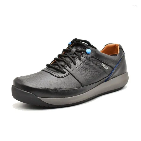 Chaussures décontractées 2024 Men de cuir de bonne qualité jeune garçon marque Fashion Walking Walking Mens Anti-Slip Sneakers