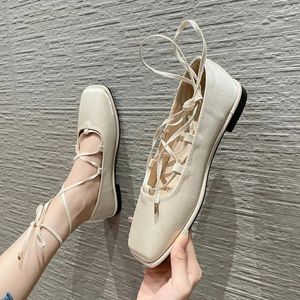 Casual Schoenen 2024 Luxe Satijnen Gekruiste Flats Vrouw Ballerina Mocassins Ins Sneakers Vrouwen Vierkante Neus Lace Up Loafers Plus Maat 34-43