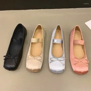 Chaussures décontractées de luxe en Satin de soie pour femmes, ballerines classiques à bout carré avec nœud papillon et bande élastique, mocassins souples pour dames, 2024