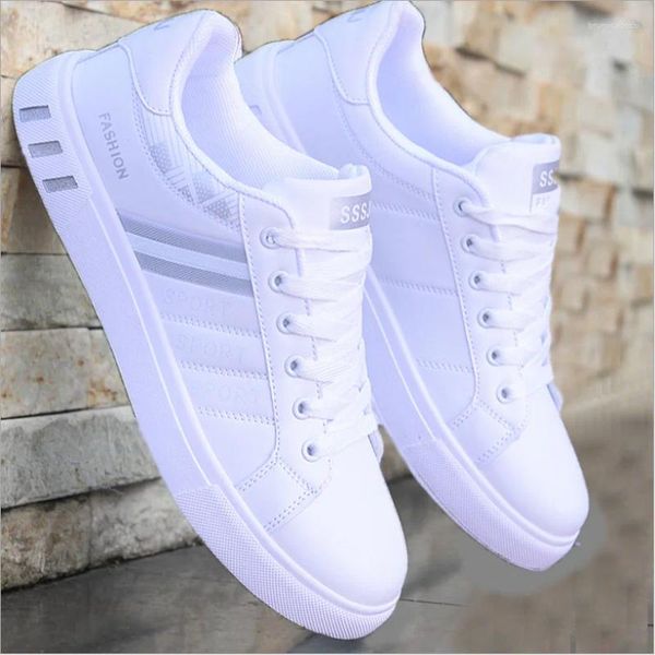 Zapatos informales 2024 Hombres Flat Summer transpirable Masculino Tenis Masculino zapatillas blancas Viajes de negocios Shoees