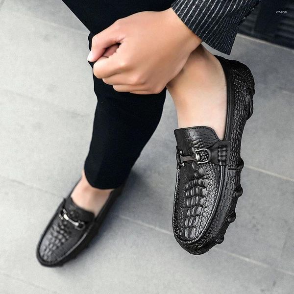 Chaussures décontractées en cuir pour hommes, baskets d'été à Texture Alligator, mocassins à enfiler, mocassins à café, plats de conduite, 2024