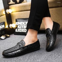 Chaussures décontractées 2024 Men Loafers Cuir pour homme Slip on Robe Elegant Fashion Men's Flats Club Party Zapatos Hombre