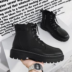 Zapatos casuales 2024 Botas de cuero Zhongbang de estilo inglés negro para hombres Traje de trabajo de fondo grueso Moda