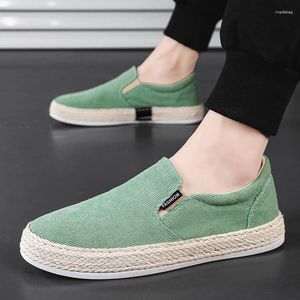 Zapatos informales 2024 Estilo para hombres Avencionable Summer Ligero Corbitoso Cana de lona Slip-On