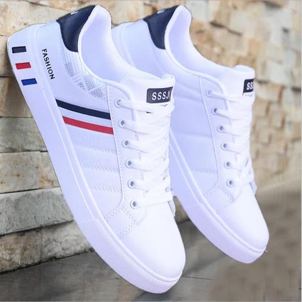 Zapatos informales para hombre, zapatillas planas transpirables a la moda de verano 2024, zapatillas de tenis ligeras para hombre, calzado blanco para viajes de negocios