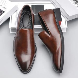 Chaussures décontractées 2024 hommes Mocasins en cuir élégant d'été Slip on Point