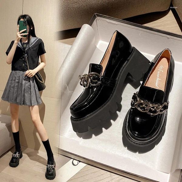 Chaussures décontractées 2024 chaîne en métal brillant petit cuir femmes Creepers Oxfords appartements bout rond épais talons hauts mocassins femme grande taille 40-43