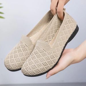 Chaussures décontractées 2024 Old beijing tissu de tissu féminin tissu creux supérieur supérieur sole molle douce haut de gamme Single