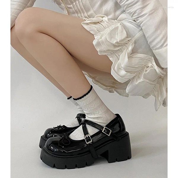 Chaussures décontractées 2024 Patent Leather Femme's Cheple Strap Lolita Talons épais JK Plateforme Mary Janes Bow Vintage Ladies High Pumps