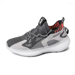 Chaussures décontractées 2024 Vendre Vestido Couple Hommes grimpant sans glissement sportif extérieur jeu Play Water Beach Driving