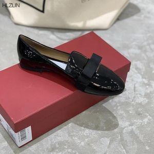 Chaussures décontractées en cuir verni pour femmes, chaussures décontractées, travail professionnel, nœud brillant, talon plat, printemps et automne 2024