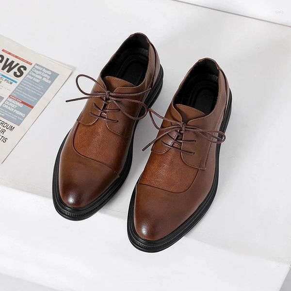 Zapatos casuales 2024 Primavera Otoño Vestido de banquete Cuero puntiagudo para hombres con cordones Low Top Antideslizante Resistente al desgaste