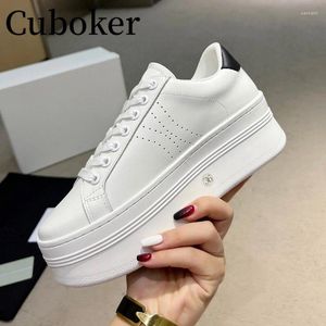 Chaussures décontractées 2024 Spring Automne Sneakers chauds Lace Up Fur Inside for Women Ever Platform Ladies Trainers Fluffy Flat