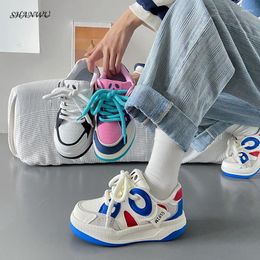 Chaussures décontractées 2024 Printemps Instagram coréen Breatte Little White White Sports Board Sports For Student Femals Women's Sneakers