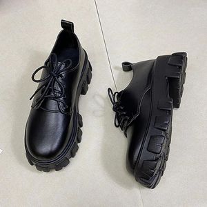 Chaussures décontractées 2024 Spring Lace Up Up Chunky Oxfords Femmes Locs noirs Pu Leather Platform Flats Derby Plus taille 35-43