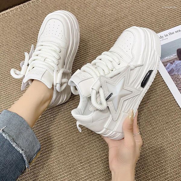 Chaussures décontractées 2024 Spring Leather Skateboard Femmes Lace Up Plateforme coin caché Hidden Heel Lady Sneakes Chunky White Rose