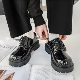 Casual schoenen 2024 Spring Solid Black Hombre Patent Leather For Heren Daily Dress Business Hoogte Verhogende banket