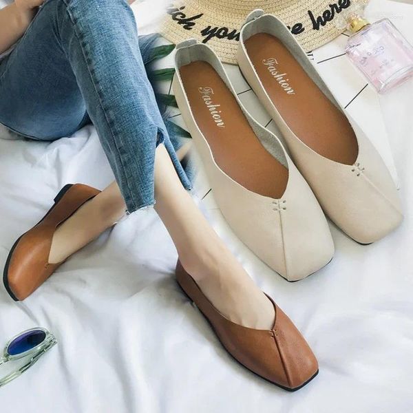 Chaussures décontractées 2024 printemps été coréenne Version carrée orteil plat plat chaussure de mode pour femmes peu profondes
