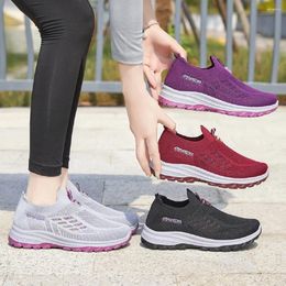 Chaussures décontractées 2024 Spring Women's Wholesale Breathable One Step Sole Sole Walking For Middle and Age Age Mom