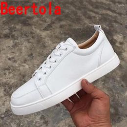 Casual schoenen 2024 -stijl heren sneakers rond teen veter omhoog mannen flats witte kleur vrije tijd chaussures hommes 47 size