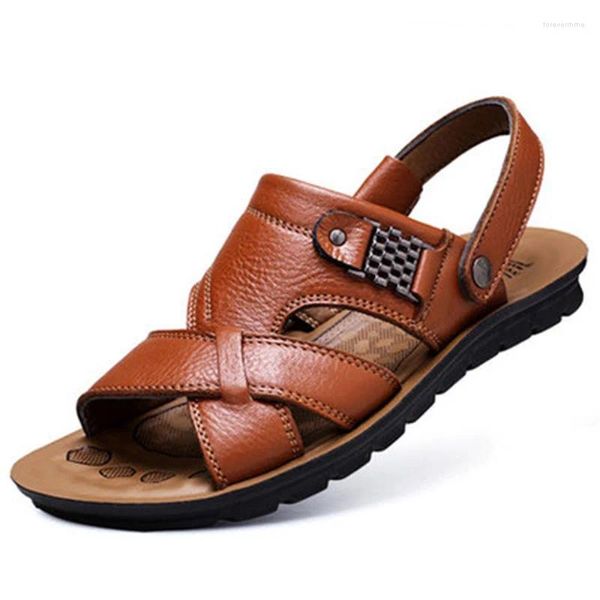 Zapatos informales 2024 Summer Classic Men Sandalias de cuero Ligero suave suave romano cómodo sandalias de calzado para caminar al aire libre