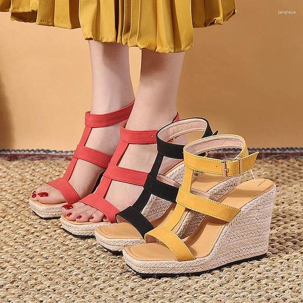 Zapatos informales 2024 Tubos de verano Wedge Beige Sandalias de tacón Correa de hebilla Zapato Femenino Plataforma de gran tamaño Black Girl Gladiator High