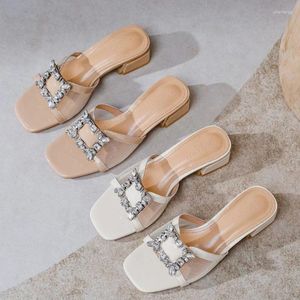 Casual schoenen 2024 Zomerontwerper Woman Square Toe Rhinestone Girl 3cm Heel Hoogte Buckle Flats Sweet Sandals Kawaii Barefoot