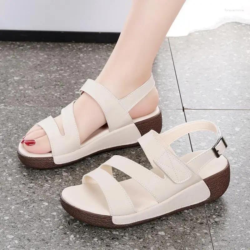 Lässige Schuhe 2024 Sommer Elegant Luxus Frauen Sandalen authentische Leder hohl aus weißes weiches Oberflächenloch