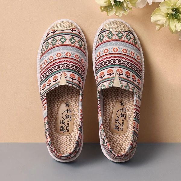 Chaussures décontractées 2024 Summer Fadies Comfort Bohemian Slip on Lazy Femme Femme Flat Toile de sangle Paille Espadrilles