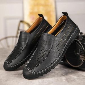 Zapatos informales 2024 Summer lujoso Hombres mocasines de cuero Slip-on suave y cómodo tripas zapatillas al aire libre transpirable