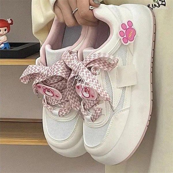 Chaussures décontractées 2024 Summer Strawberry Bear Big Head Mesh Breathable Plus Taille Sole épaisse de la femme Sole polyvalente Blanc