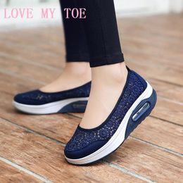 Zapatos informales 2024 Swing Swing Aire Soft Lace Mesh Mujeres transpirables Sletas cuñas Chaussure Femme Sport Platform Zapatos Mujer