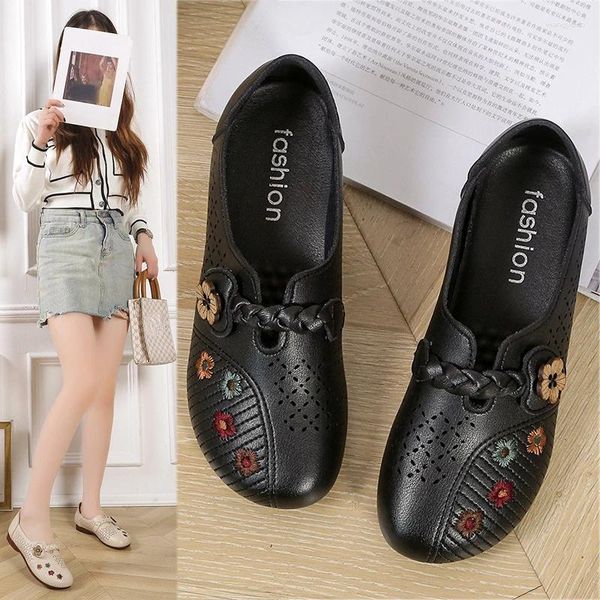 Zapatos informales 2024 Flor de verano de verano Hollow Hollow Out Breathable Redonde Toe Low Heel para mujeres Zapatos de Mujer