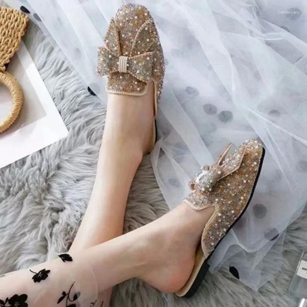 Chaussures décontractées 2024 Été Femmes Square Toe Pearl Designer Designer Rignestone à l'extérieur des pantoufles fleurines de Luxur