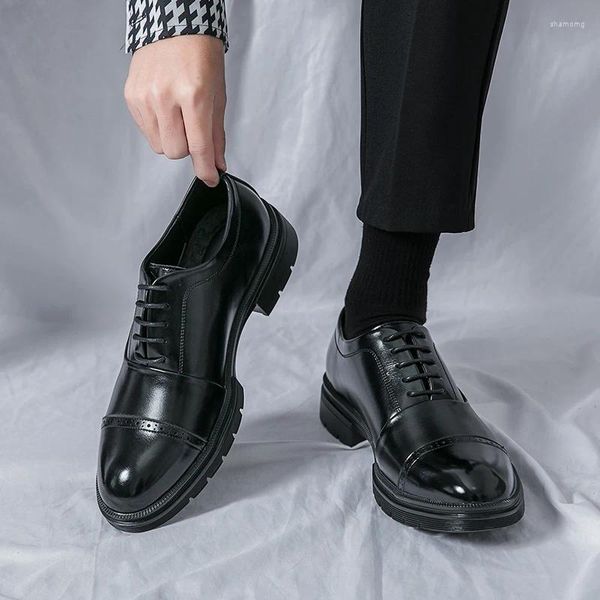 Chaussures décontractées 2024 Trois semelles épaisses pour hommes en cuir conjoint Augmentation du caoutchouc Sole Business Office Male Robe Léther