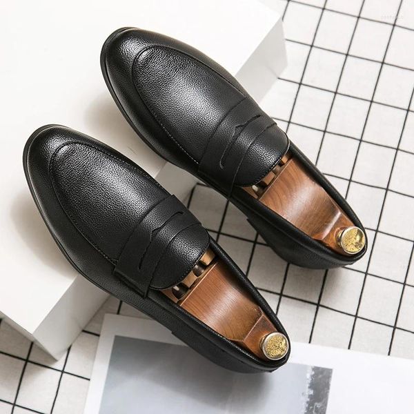 Zapatos casuales 2024 tendencia moda caballero cómodo viaje adulto hombres estilo británico mocasines de cuero sin cordones para hombres