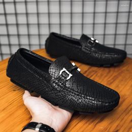 Chaussures décontractées 2024 tendance en cuir haut de gamme Male Slip on Formal Locs Men Mocasins Flats Driving rétro pour l'homme